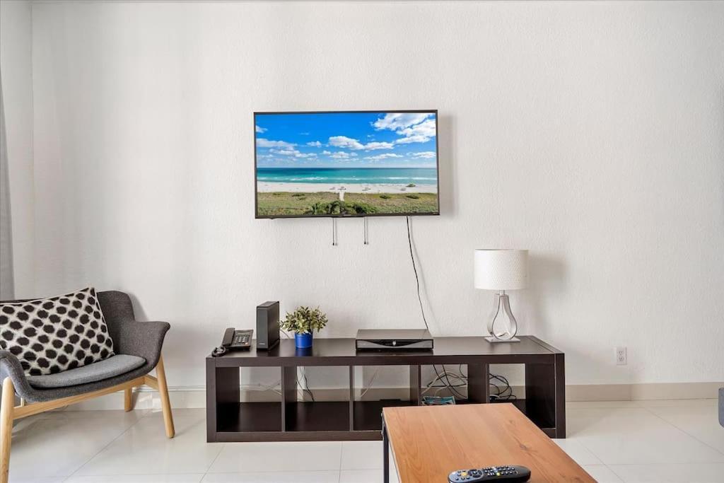 Beachfront 2 Bedroom At Tides Hollywood 8Th Floor Buitenkant foto