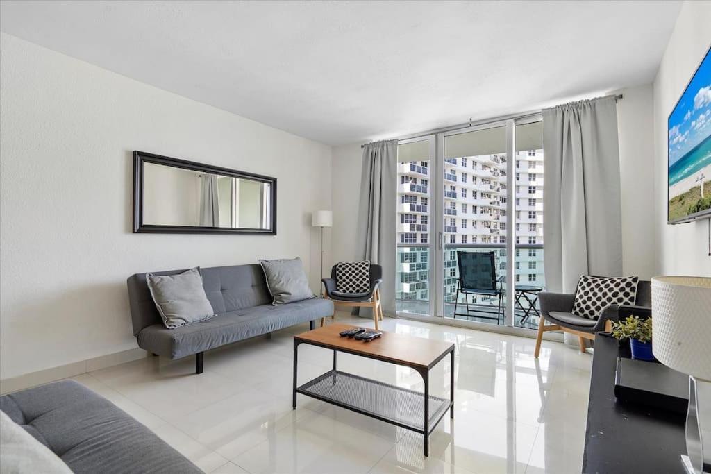 Beachfront 2 Bedroom At Tides Hollywood 8Th Floor Buitenkant foto