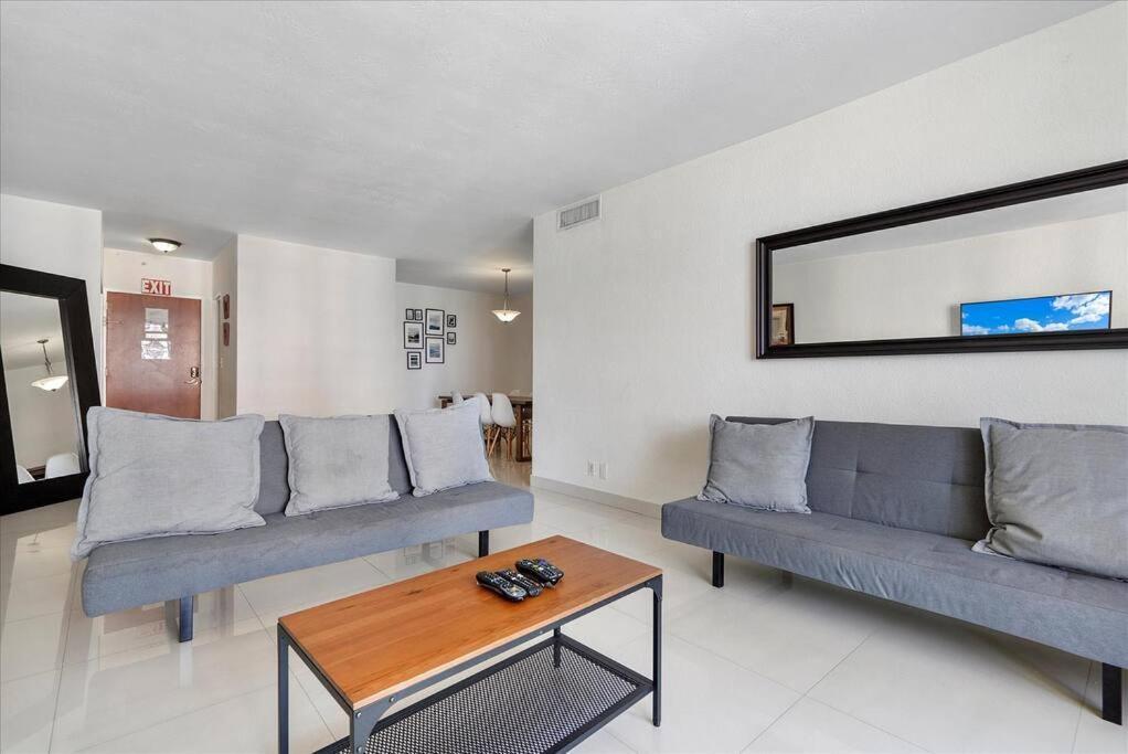 Beachfront 2 Bedroom At Tides Hollywood 8Th Floor Buitenkant foto