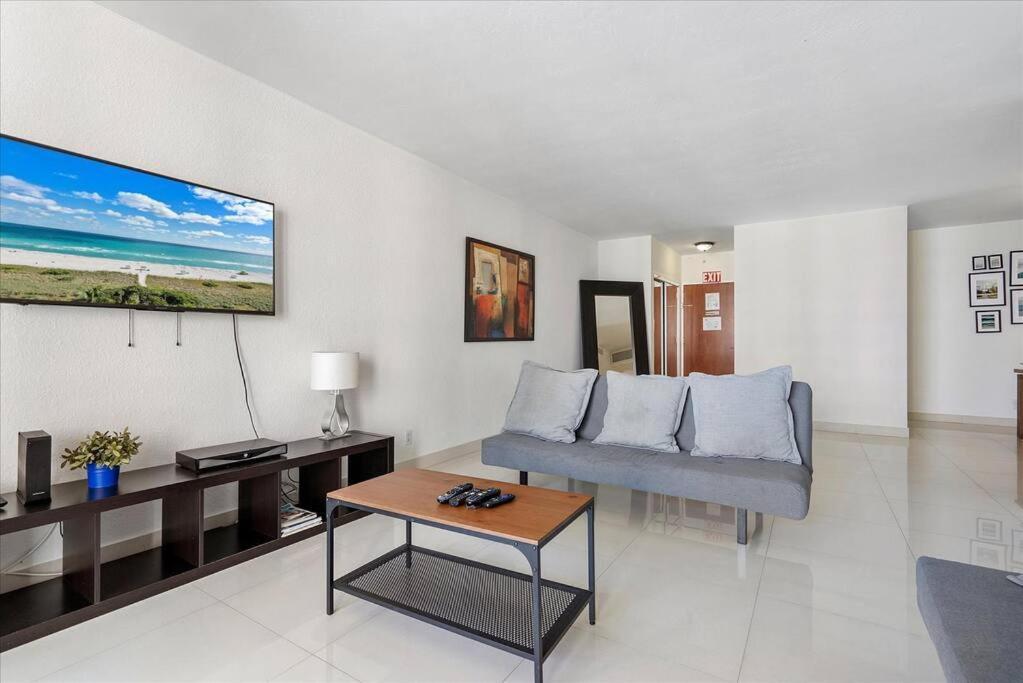 Beachfront 2 Bedroom At Tides Hollywood 8Th Floor Buitenkant foto